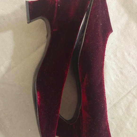Red High Heel shoes - Picture 4 of 7